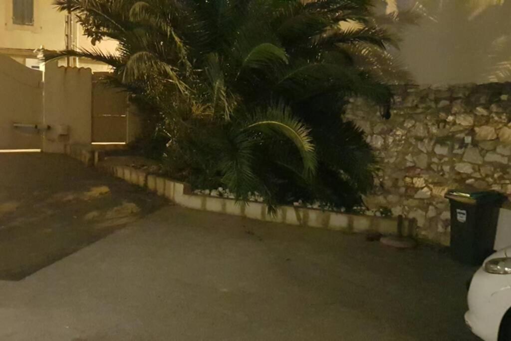 Gite Du Stade Le Studio Cour Parking Et Piscine Partagee Марсель Екстер'єр фото